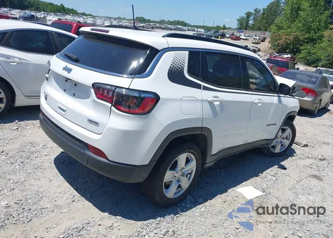 2022 Jeep Compass Latitude 4X4 z USA, uszkodzony, nr VIN 3C4NJDBB5NT143853